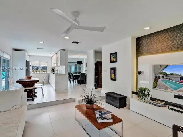 3-bedroom home for sale in Hollywood - 18 Boxwood Rd - MondialRealty
