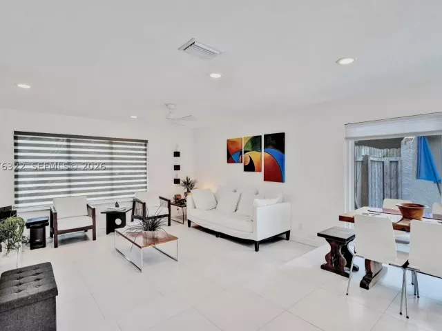 3-bedroom home for sale in Hollywood - 18 Boxwood Rd - MondialRealty