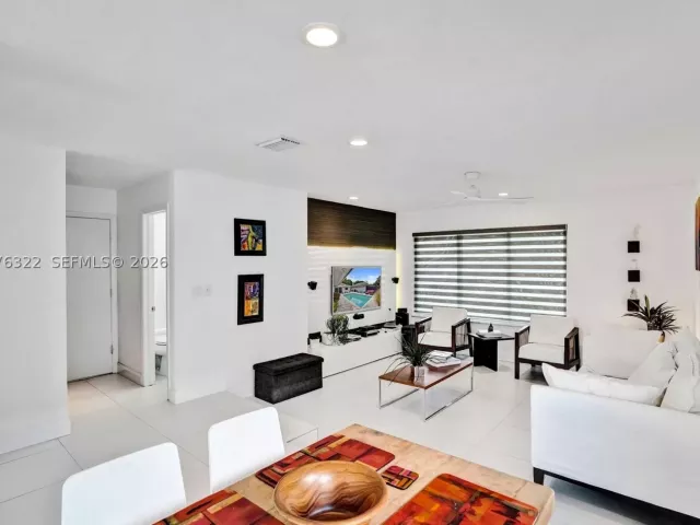 3-bedroom home for sale in Hollywood - 18 Boxwood Rd - MondialRealty