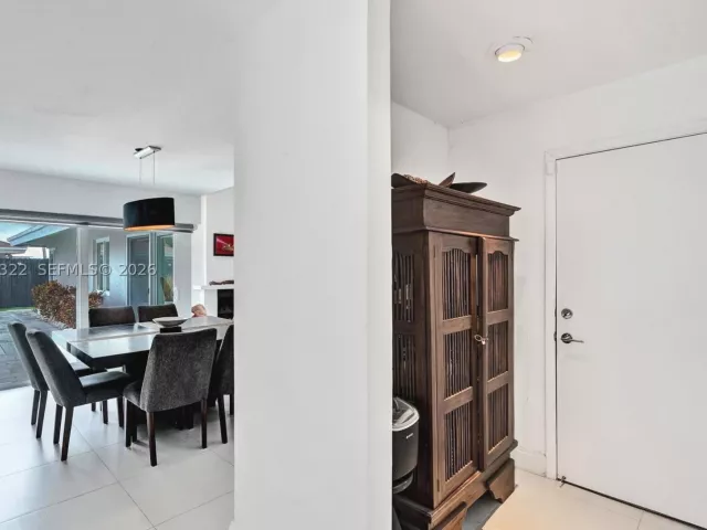 3-bedroom home for sale in Hollywood - 18 Boxwood Rd - MondialRealty