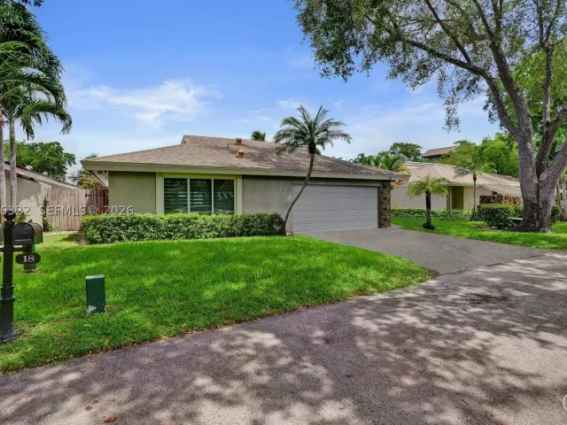 3-bedroom home for sale in Hollywood - 18 Boxwood Rd - MondialRealty