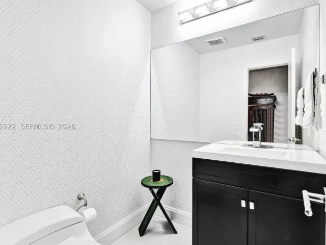 3-bedroom home for sale in Hollywood - 18 Boxwood Rd - MondialRealty