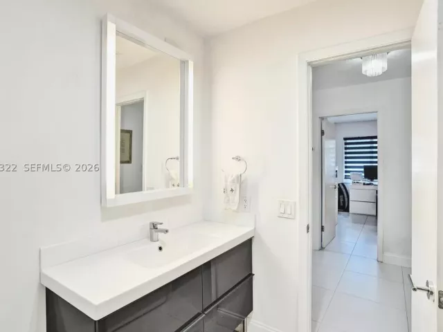 3-bedroom home for sale in Hollywood - 18 Boxwood Rd - MondialRealty
