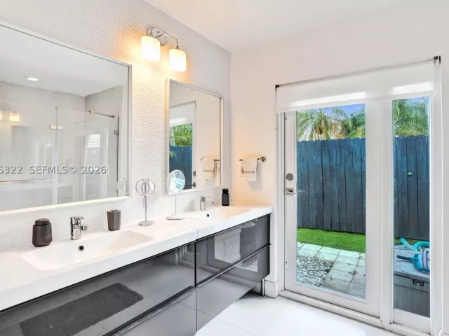 3-bedroom home for sale in Hollywood - 18 Boxwood Rd - MondialRealty