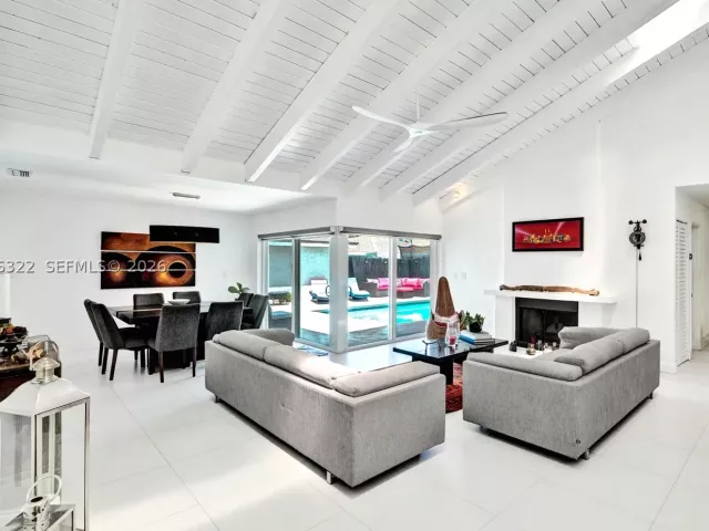3-bedroom home for sale in Hollywood - 18 Boxwood Rd - MondialRealty