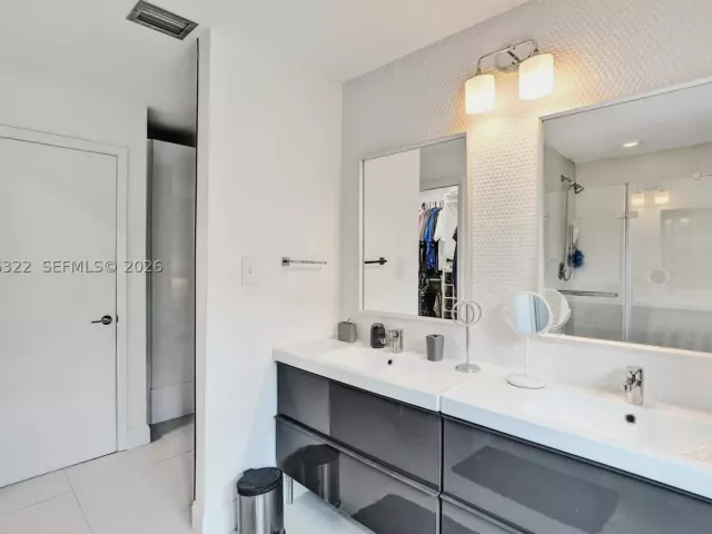3-bedroom home for sale in Hollywood - 18 Boxwood Rd - MondialRealty