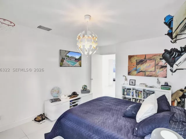 3-bedroom home for sale in Hollywood - 18 Boxwood Rd - MondialRealty