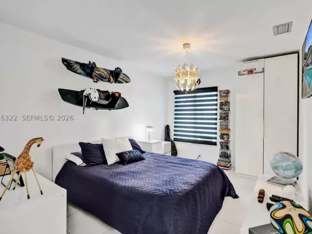 3-bedroom home for sale in Hollywood - 18 Boxwood Rd - MondialRealty