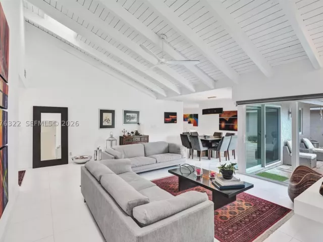 3-bedroom home for sale in Hollywood - 18 Boxwood Rd - MondialRealty