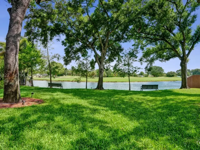 3-bedroom home for sale in Hollywood - 18 Boxwood Rd - MondialRealty