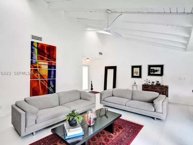 3-bedroom home for sale in Hollywood - 18 Boxwood Rd - MondialRealty