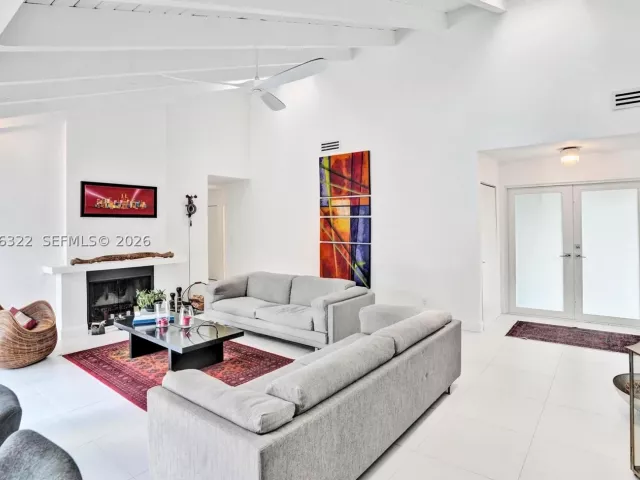 3-bedroom home for sale in Hollywood - 18 Boxwood Rd - MondialRealty
