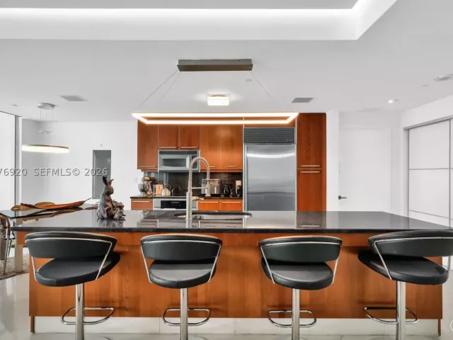 2-bedroom condo for sale in Miami - 901 Brickell Key Blvd 1807 - MondialRealty