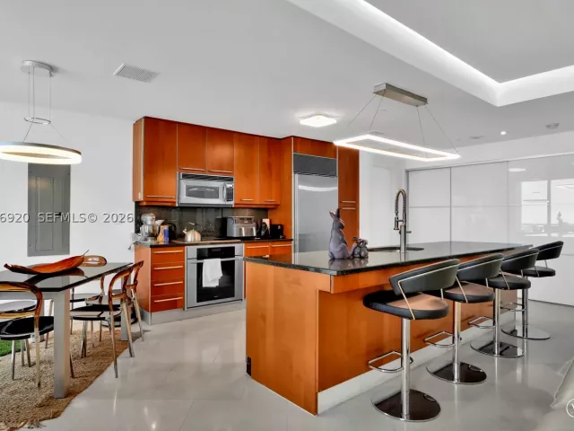 2-bedroom condo for sale in Miami - 901 Brickell Key Blvd 1807 - MondialRealty