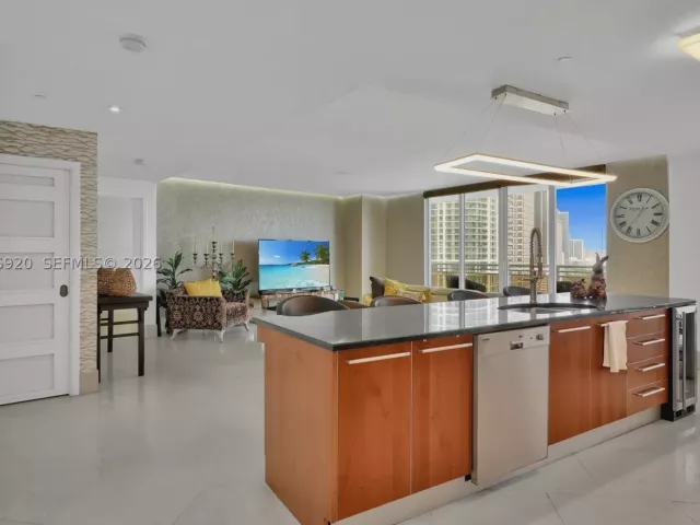 2-bedroom condo for sale in Miami - 901 Brickell Key Blvd 1807 - MondialRealty