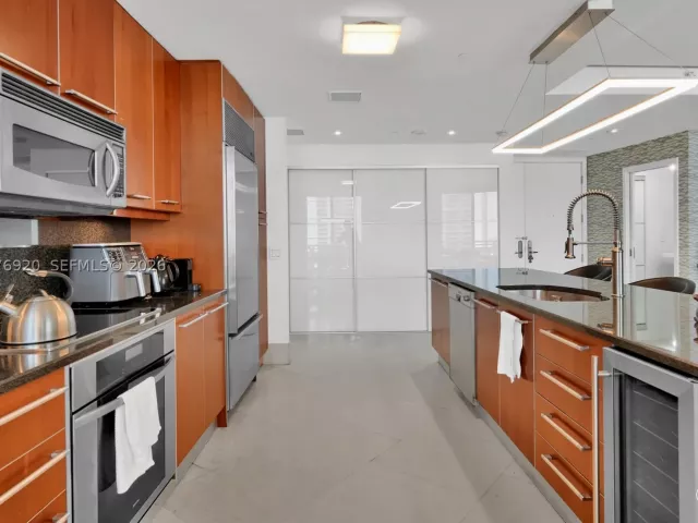 2-bedroom condo for sale in Miami - 901 Brickell Key Blvd 1807 - MondialRealty