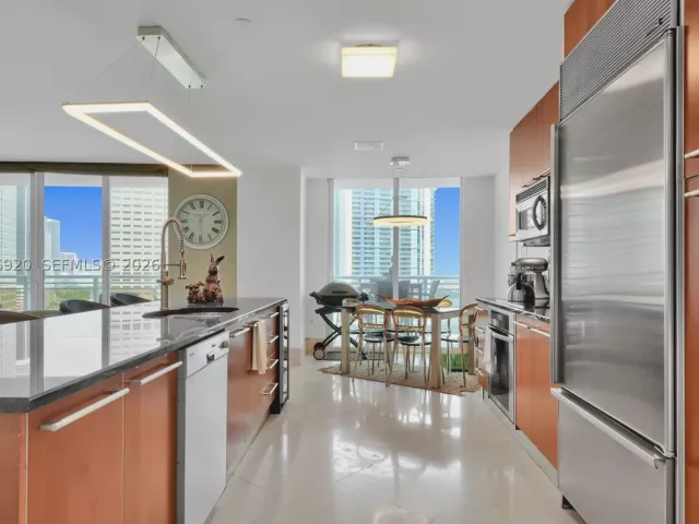 2-bedroom condo for sale in Miami - 901 Brickell Key Blvd 1807 - MondialRealty