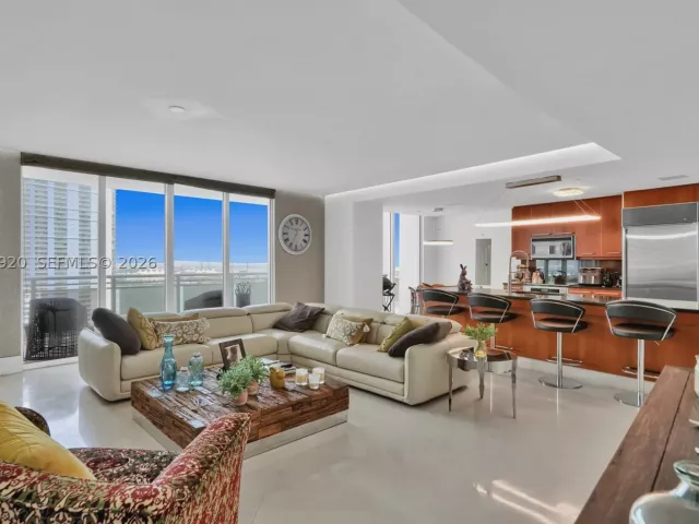 2-bedroom condo for sale in Miami - 901 Brickell Key Blvd 1807 - MondialRealty