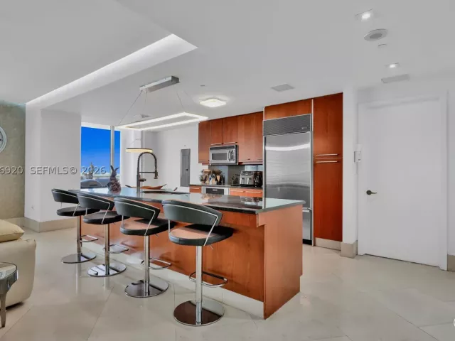 2-bedroom condo for sale in Miami - 901 Brickell Key Blvd 1807 - MondialRealty