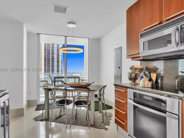2-bedroom condo for sale in Miami - 901 Brickell Key Blvd 1807 - MondialRealty