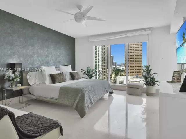 2-bedroom condo for sale in Miami - 901 Brickell Key Blvd 1807 - MondialRealty
