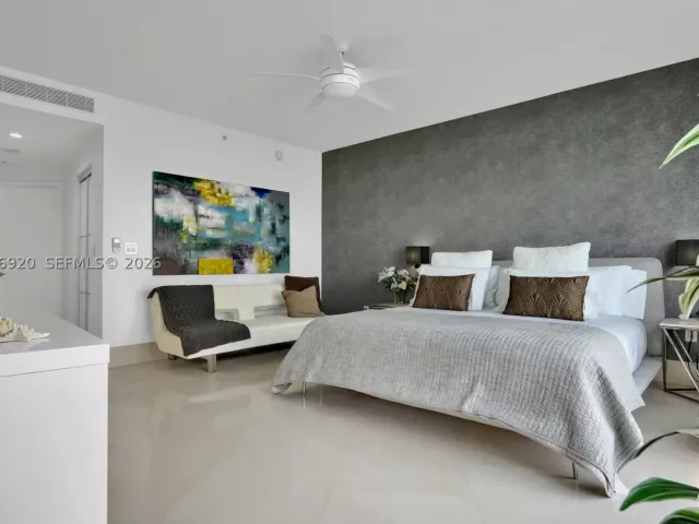 2-bedroom condo for sale in Miami - 901 Brickell Key Blvd 1807 - MondialRealty