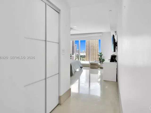 2-bedroom condo for sale in Miami - 901 Brickell Key Blvd 1807 - MondialRealty