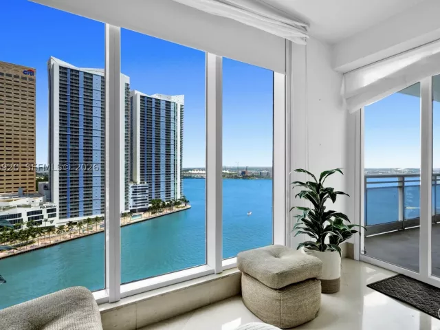 2-bedroom condo for sale in Miami - 901 Brickell Key Blvd 1807 - MondialRealty