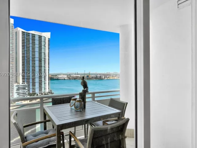 2-bedroom condo for sale in Miami - 901 Brickell Key Blvd 1807 - MondialRealty