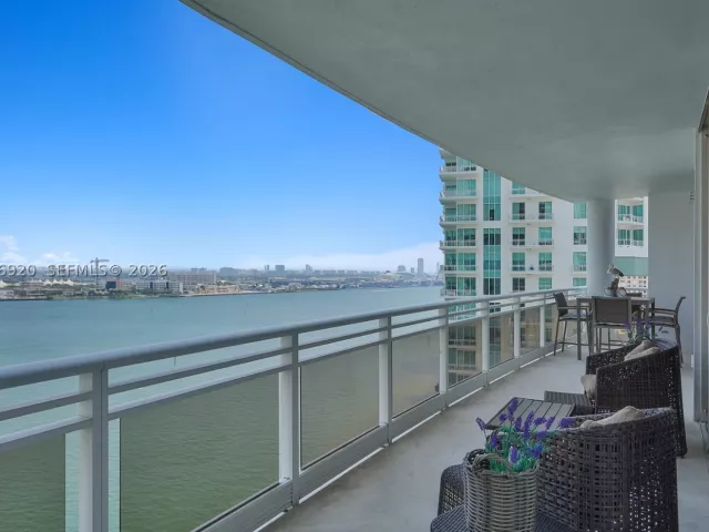 2-bedroom condo for sale in Miami - 901 Brickell Key Blvd 1807 - MondialRealty