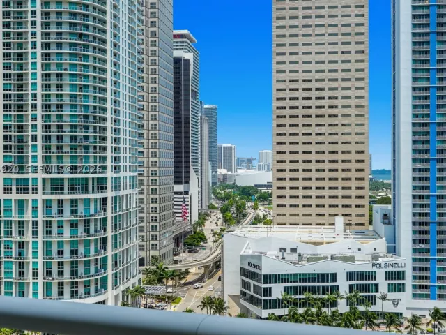 2-bedroom condo for sale in Miami - 901 Brickell Key Blvd 1807 - MondialRealty