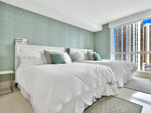 2-bedroom condo for sale in Miami - 901 Brickell Key Blvd 1807 - MondialRealty