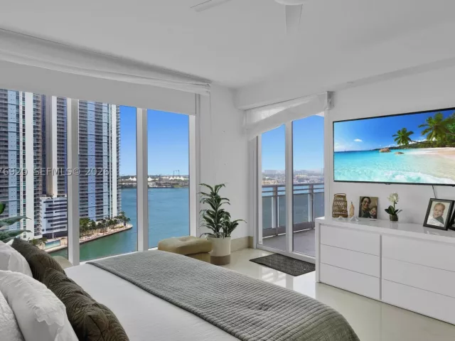 2-bedroom condo for sale in Miami - 901 Brickell Key Blvd 1807 - MondialRealty