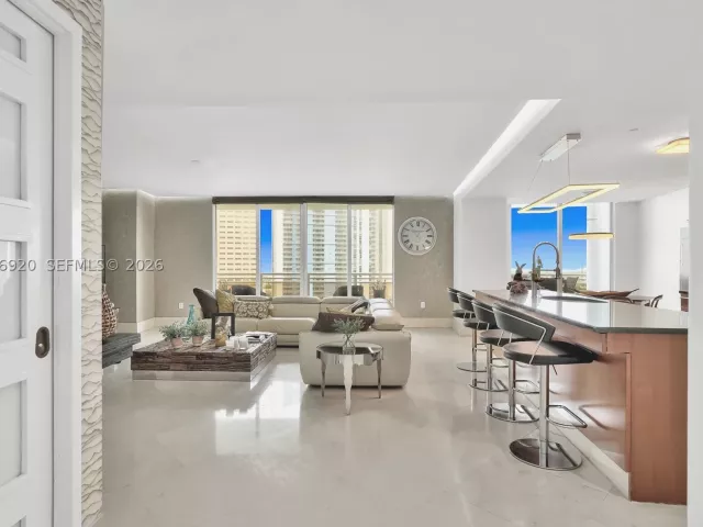 2-bedroom condo for sale in Miami - 901 Brickell Key Blvd 1807 - MondialRealty
