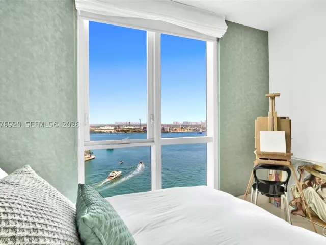 2-bedroom condo for sale in Miami - 901 Brickell Key Blvd 1807 - MondialRealty