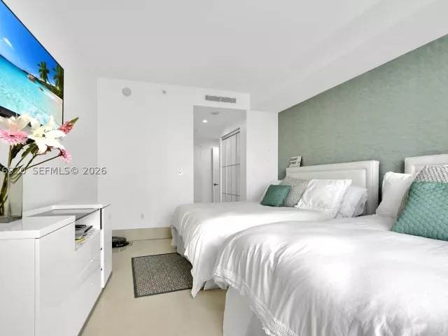 2-bedroom condo for sale in Miami - 901 Brickell Key Blvd 1807 - MondialRealty