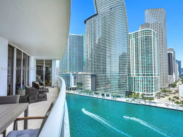 2-bedroom condo for sale in Miami - 901 Brickell Key Blvd 1807 - MondialRealty