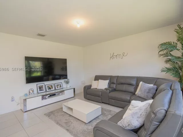 4-bedroom home for rent in Homestead - 139 NE 27th Ter - MondialRealty