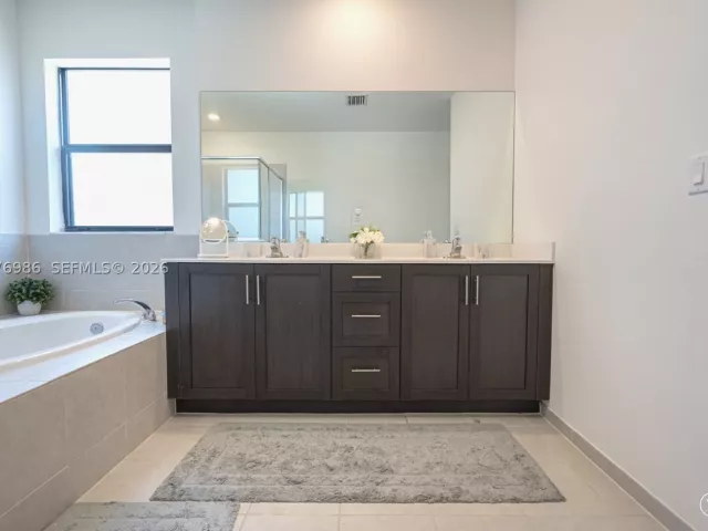 4-bedroom home for rent in Homestead - 139 NE 27th Ter - MondialRealty