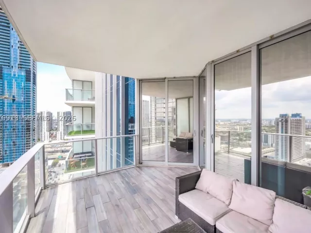 2-bedroom condo for rent in Miami - 851 NE 1st Ave 2408 - MondialRealty
