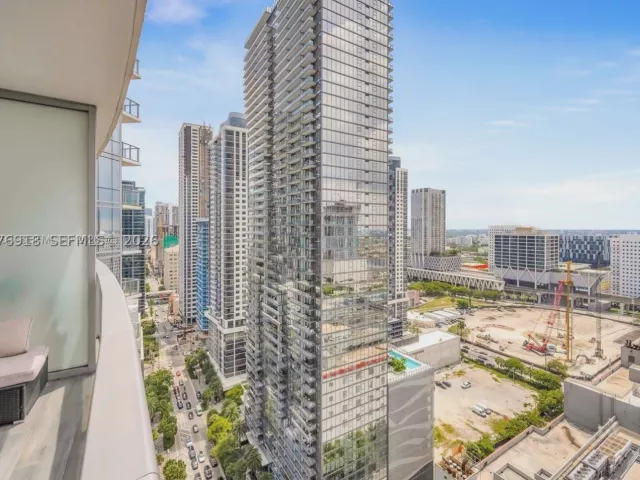 2-bedroom condo for rent in Miami - 851 NE 1st Ave 2408 - MondialRealty