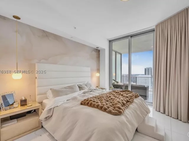 2-bedroom condo for rent in Miami - 851 NE 1st Ave 2408 - MondialRealty