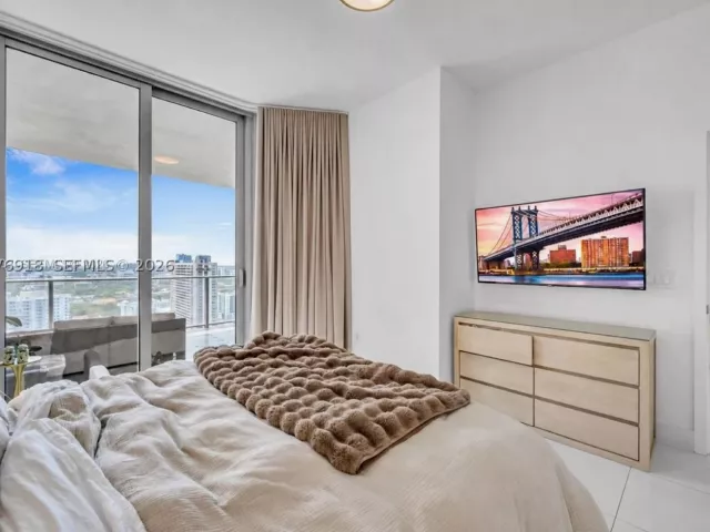 2-bedroom condo for rent in Miami - 851 NE 1st Ave 2408 - MondialRealty