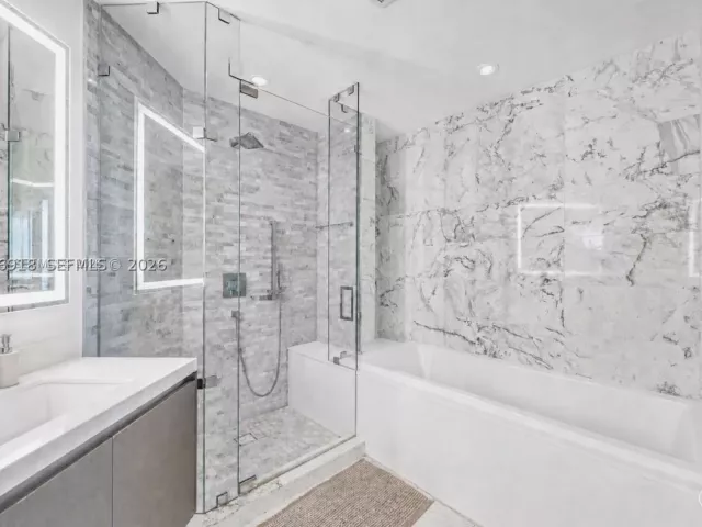2-bedroom condo for rent in Miami - 851 NE 1st Ave 2408 - MondialRealty