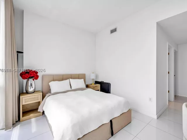 2-bedroom condo for rent in Miami - 851 NE 1st Ave 2408 - MondialRealty