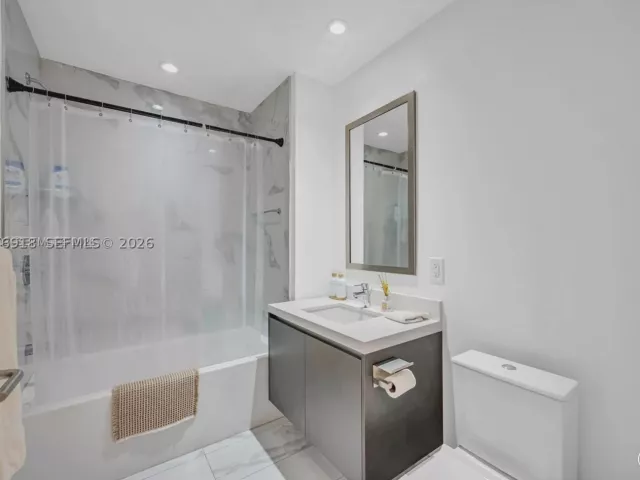 2-bedroom condo for rent in Miami - 851 NE 1st Ave 2408 - MondialRealty