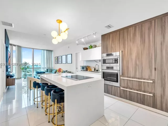 2-bedroom condo for rent in Miami - 851 NE 1st Ave 2408 - MondialRealty