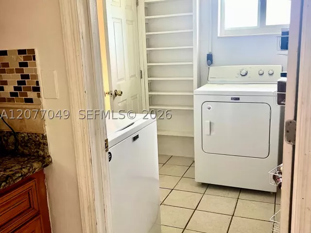 3-bedroom home for sale in Hollywood - 106 N 32nd Ave - MondialRealty