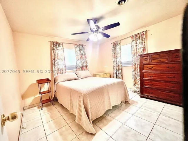3-bedroom home for sale in Hollywood - 106 N 32nd Ave - MondialRealty
