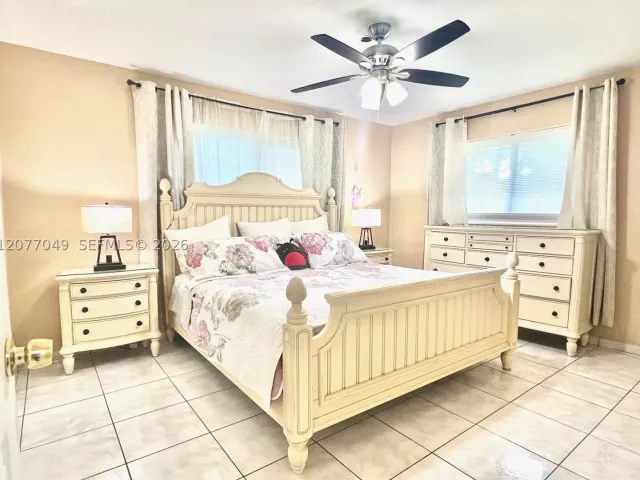 3-bedroom home for sale in Hollywood - 106 N 32nd Ave - MondialRealty